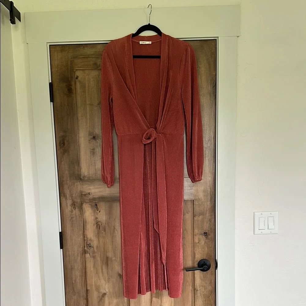Intempo Kimono Duster in Salmon Color in accordian texture - Picture 2 of 15